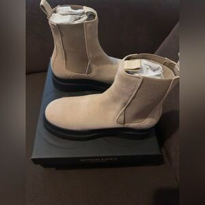 BRAND NEW W/ TAGS SCOTCH & SODA SUEDE CHELSEA BOOT WITH BLACK SOLE. Y2K Size 7.5